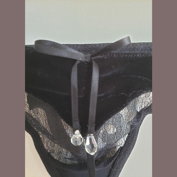 Victoria's Secret Thong Panty - Picture 4 of 6